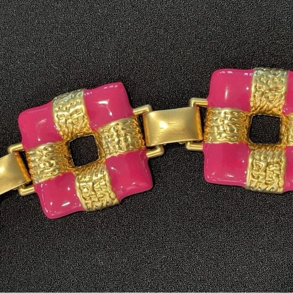 ESCADA Women’s Vintage Fuchsia Gold Tone Gift Box Chain Link Belt Made in Spain main image 8